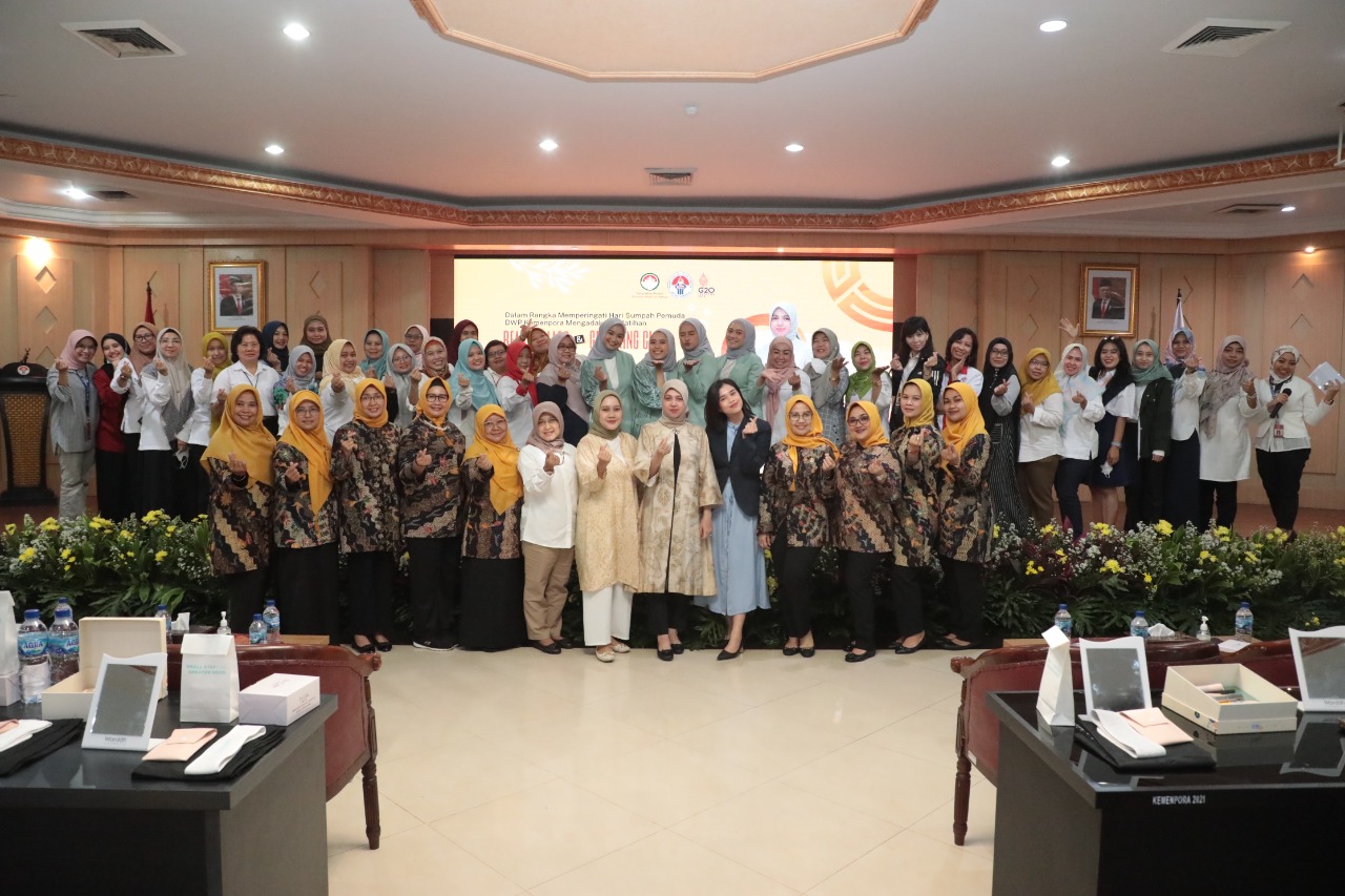 Peringati Hari Sumpah Pemuda ke-94, DWP Kemenpora Selenggarakan Beauty and Grooming Class