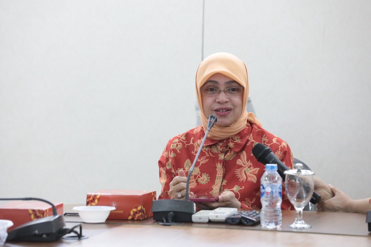 Jelang HUT DWP ke-23, Penasihat DWP Kemenpora Adakan Pelatihan Kerajinan Sospeso Transparente